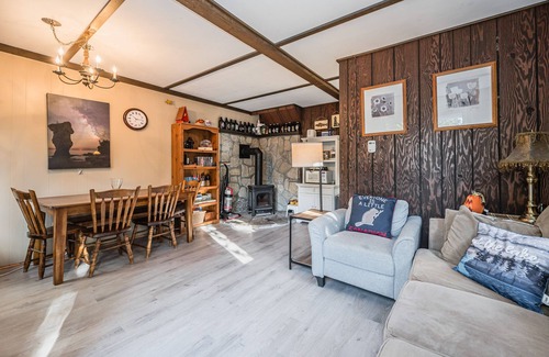 Northern Bruce Peninsula Cottage | Cozy Tobermory Cottage with Ocean and Lake Views