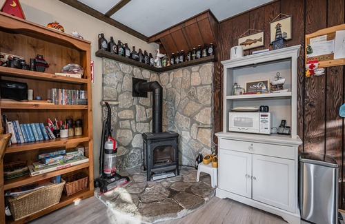 Northern Bruce Peninsula Cottage | Cozy Tobermory Cottage with Ocean and Lake Views