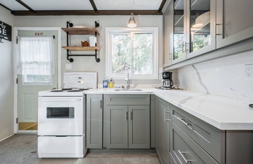 Northern Bruce Peninsula Cottage | Cozy Tobermory Cottage with Ocean and Lake Views