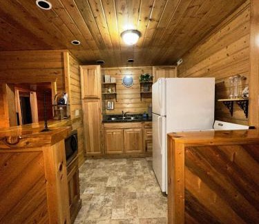 Grand Lake Apartment | The Red Bears Den, Walk to River & Lake, In Town