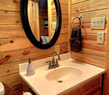 Grand Lake Apartment | The Red Bears Den, Walk to River & Lake, In Town