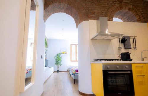 Tricolore Apartment | Family-Friendly Retreat at The Red Bricks Home - Rated 8.9