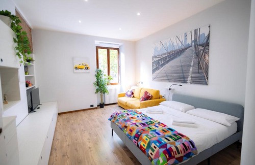 Tricolore Apartment | Family-Friendly Retreat at The Red Bricks Home - Rated 8.9