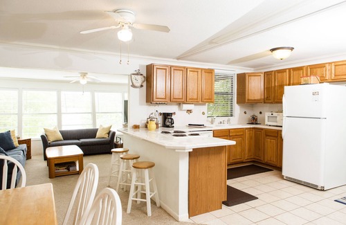 Bandera House | Discover The Red Dock Retreat on Medina Lake: Guest Rated 9.8