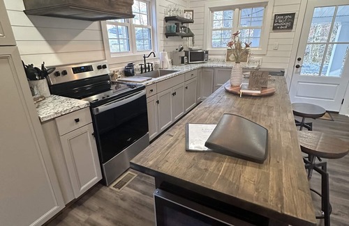 Williamson Cottage | Idyllic Red Dog Cottage in the Woods with Hot Tub
