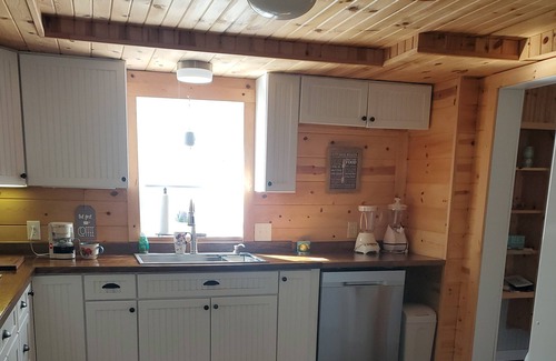 Ashtabula House | The Red Door Getaway- 4 Bedrooms Private Beach