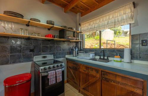 San Ramon Apartment | Guest Rated 10/10 at The Red Door Mountain Cabin
