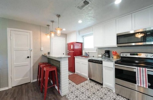 Denton House | Family-Friendly Getaway at The Red Door Retreat - Rated 9.2/10
