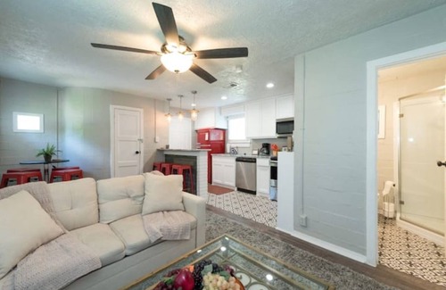 Denton House | Family-Friendly Getaway at The Red Door Retreat - Rated 9.2/10