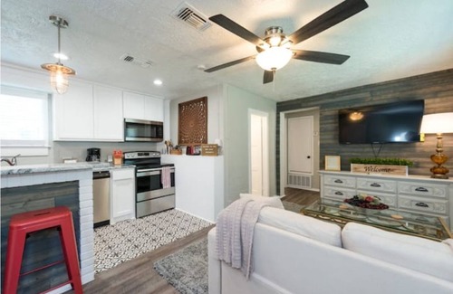 Denton House | Family-Friendly Getaway at The Red Door Retreat - Rated 9.2/10