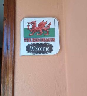 Dassia House | Pet-Friendly Getaway at The Red Dragon with Ocean Views