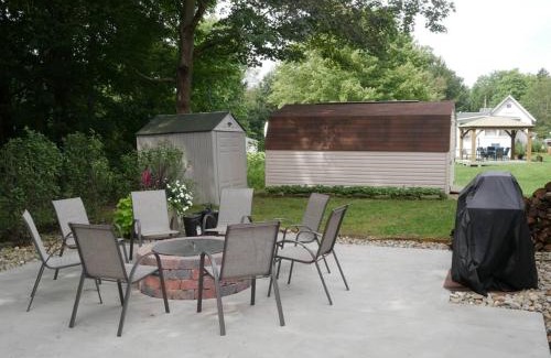 Conneaut Lake Apartment | Family-Friendly Getaway at The Red Haven, Conneaut Lake