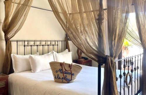 Hivernage House | Oceanfront Bliss at The Red House - Rated 9.3/10!