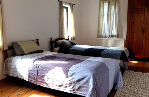 Veliko Tarnovo House | Historic Comfort at The Red Konak - Guest Rated 10/10!