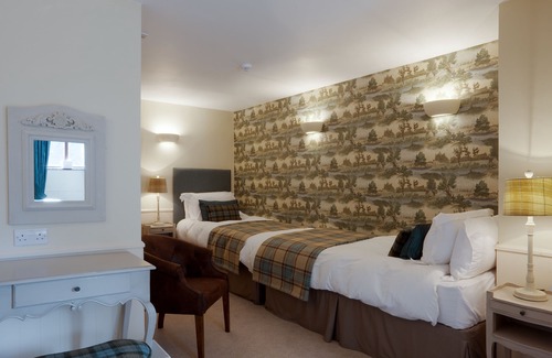 Bury Hotel | Discover The Red Lion: 4-Star Rated with Family-Friendly Perks