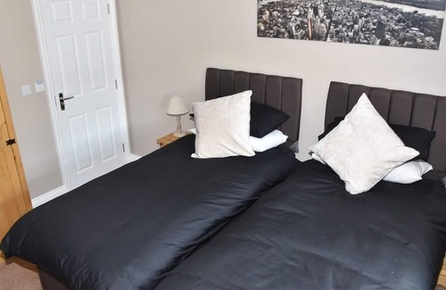 Cardigan Bed & Breakfast | Discover Family-Friendly Comfort at The Red Lion Hotel