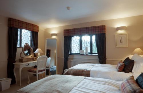 Bury Hotel | Pet-Friendly Getaway at The Red Lion Hawkshaw - Rated 9/10