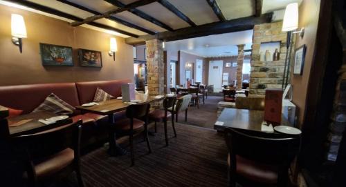 Cambridge Hotel | Pet Friendly Retreat at The Red Lion Hotel with Restaurant