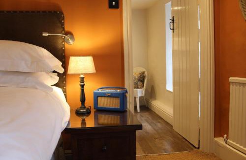 Long Compton Hotel | Discover The Red Lion Inn: 4-Star Stay with Pet-Friendly Amenities