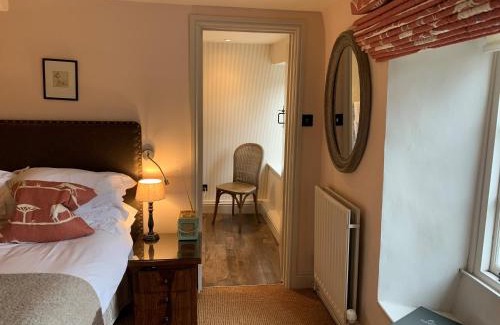 Long Compton Hotel | Discover The Red Lion Inn: 4-Star Stay with Pet-Friendly Amenities