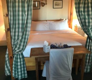 Cohasset Hotel | Discover The Red Lion Inn: Oceanfront Escape with Pool