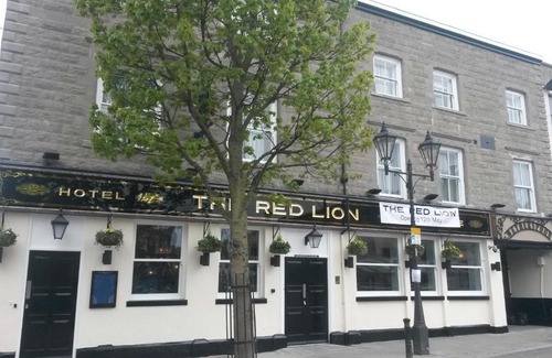 Doncaster Hotel | Inviting Stay at The Red Lion Wetherspoon with Breakfast