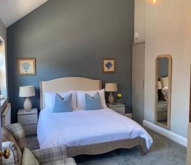 Woodborough House | Unforgettable Stays at The Red Lodge Annexe with Hot Tub