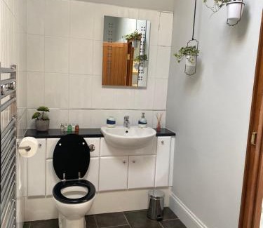 Woodborough House | Unforgettable Stays at The Red Lodge Annexe with Hot Tub