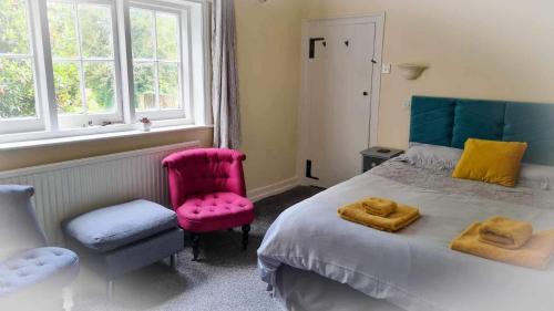 Slinfold Hotel | Cozy Retreat at The Red Lyon Slinfold with Breakfast Included