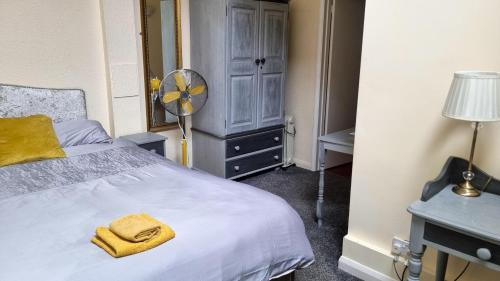 Slinfold Hotel | Cozy Retreat at The Red Lyon Slinfold with Breakfast Included