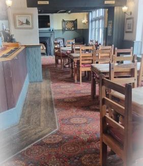 Slinfold Hotel | Cozy Retreat at The Red Lyon Slinfold with Breakfast Included