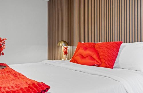Brentwood Apartment | The Red Room
