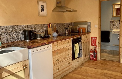 Llanbedr-dyffryn-clwyd Cabin | Cozy Woodland Cabin with Ocean Views & Spa - 10/10 Rated