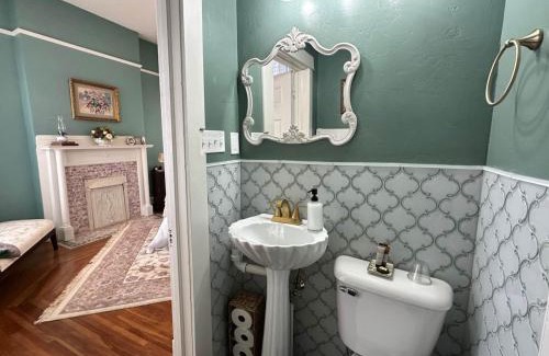 Guthrie House | The Redbud Room at The Judges Chambers