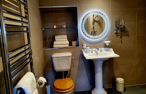 Oldmeldrum Hotel | Discover The Redgarth: Family-Friendly with Top Amenities