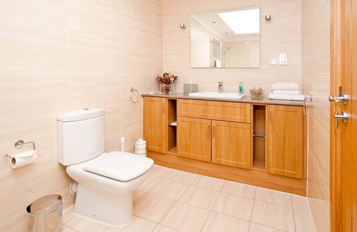 Oldmeldrum Hotel | Discover The Redgarth: Family-Friendly with Top Amenities