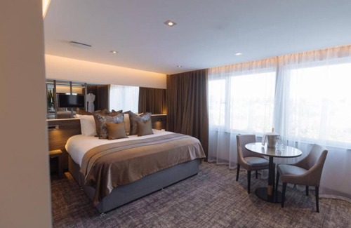 Giffnock Hotel | Experience The Redhurst Hotel: Family-Friendly Amenities Await