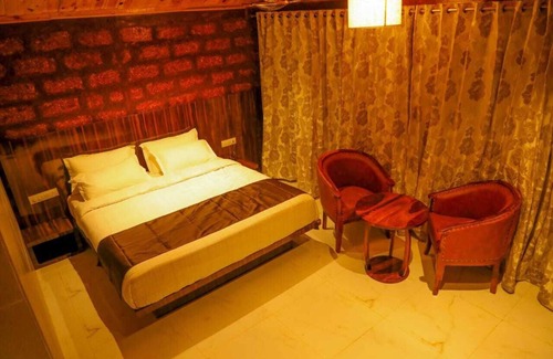 Wai Hotel | Relax at The Redstone Resort with Pool & Breakfast Included