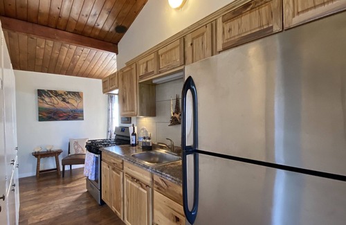 Lodge Hill House | Discover Redwood Hearts Cottage with Ocean Views & Pool