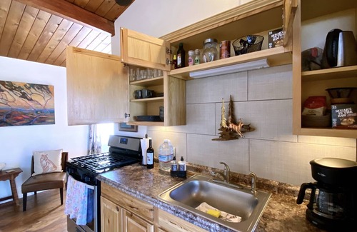 Lodge Hill House | Discover Redwood Hearts Cottage with Ocean Views & Pool