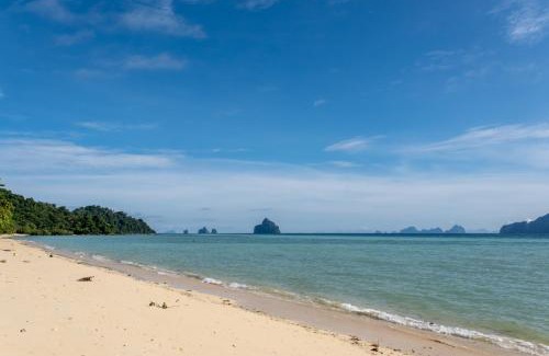 Ko Kradan Resort | Beachfront Bliss at The Reef Resort with Ocean Views