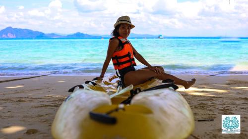 Ko Kradan Resort | Beachfront Bliss at The Reef Resort with Ocean Views
