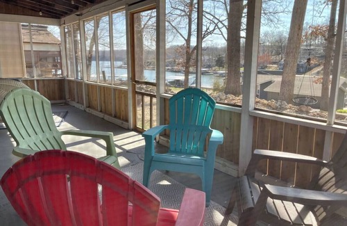 Sunrise Beach House | Unforgettable "Reel Diehl" Cottage with Lake Views & Firepit