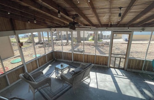 Sunrise Beach House | Unforgettable "Reel Diehl" Cottage with Lake Views & Firepit