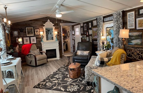 Granbury Cottage | Experience The Refuge at Lake Granbury – Lakeside Retreat