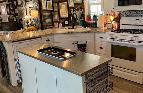 Granbury Cottage | Experience The Refuge at Lake Granbury – Lakeside Retreat