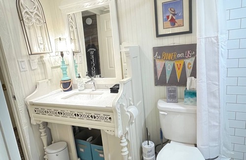 Granbury Cottage | Experience The Refuge at Lake Granbury – Lakeside Retreat