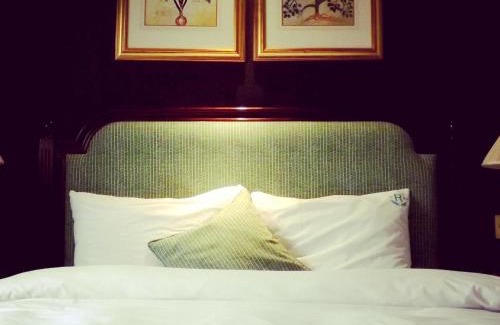 Henley-on-Thames Hotel | Relax at The Relais Henley: 4-Star Comfort Awaits You