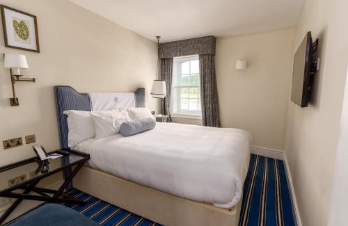 Henley-on-Thames Hotel | Relax at The Relais Henley: 4-Star Comfort Awaits You
