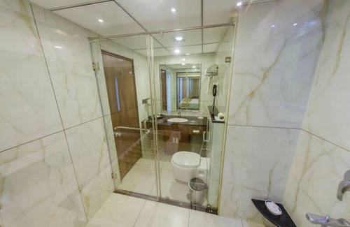 Palarivattom Hotel | Relax at The Renai Cochin: Pool, Spa & Family-Friendly Stays